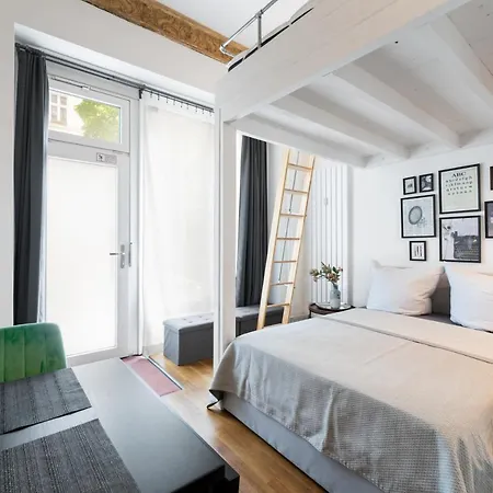 The Koburger I - Stylish With Extra High Bed For Kids, 38m2 Space, Ideal For Families & Kids Or Couples Lägenhet