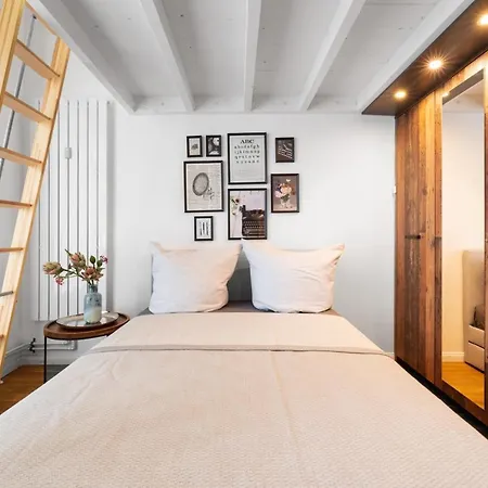 The Koburger I - Stylish With Extra High Bed For Kids, 38m2 Space, Ideal For Families & Kids Or Couples Βερολίνο