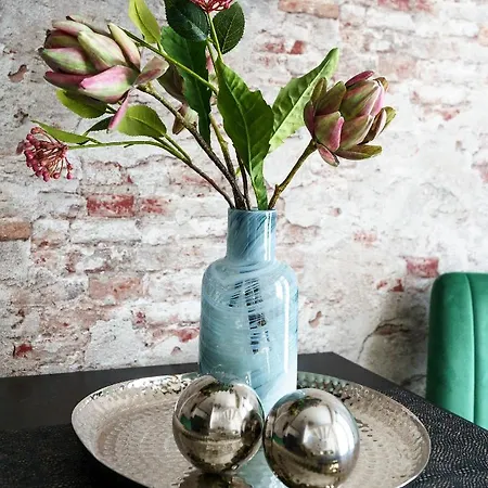 The Koburger I - Stylish With Extra High Bed For Kids, 38m2 Space, Ideal For Families & Kids Or Couples Διαμέρισμα