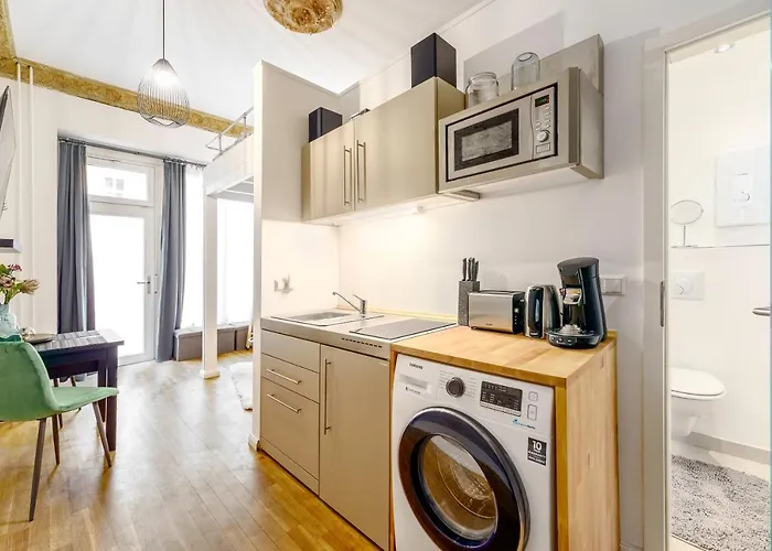 The Koburger I - Stylish With Extra High Bed For Kids, 38m2 Space, Ideal For Families & Kids Or Couples Διαμέρισμα *