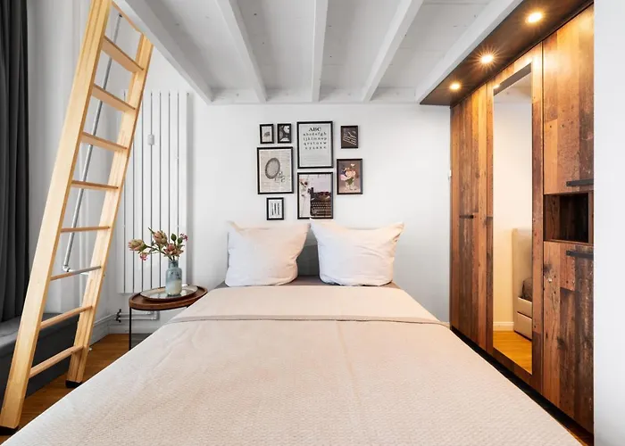 The Koburger I - Stylish With Extra High Bed For Kids, 38m2 Space, Ideal For Families & Kids Or Couples Βερολίνο