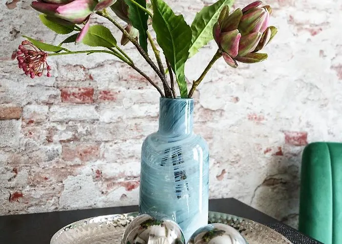 The Koburger I - Stylish With Extra High Bed For Kids, 38m2 Space, Ideal For Families & Kids Or Couples Διαμέρισμα