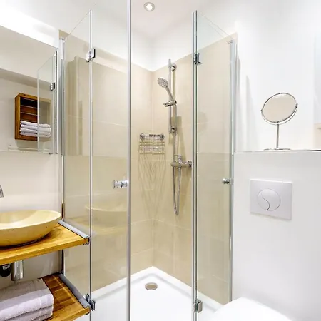 The Koburger Vh, For Up To 4 With High Bed Apartment Berlin