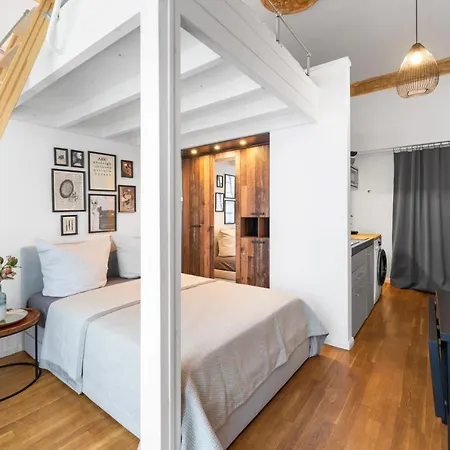 The Koburger I - Stylish With Extra High Bed For Kids, 38m2 Space, Ideal For Families & Kids Or Couples Apartment *