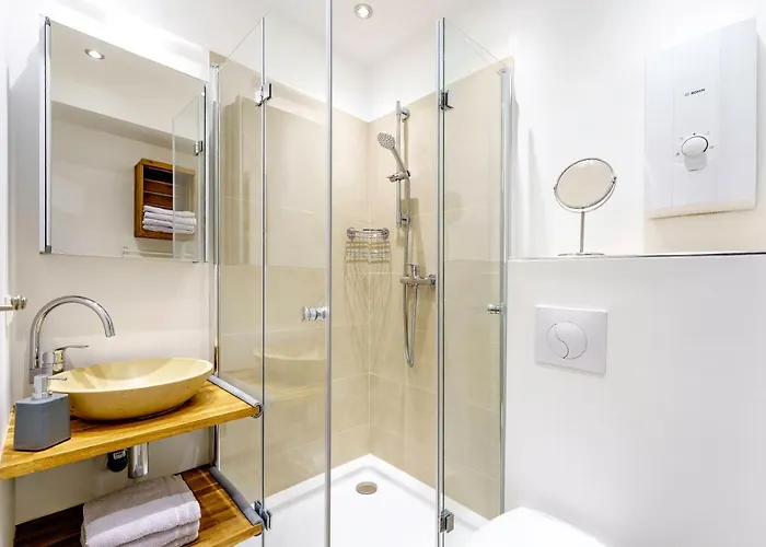 The Koburger I - Stylish With Extra High Bed For Kids, 38m2 Space, Ideal For Families & Kids Or Couples Apartamento Berlín